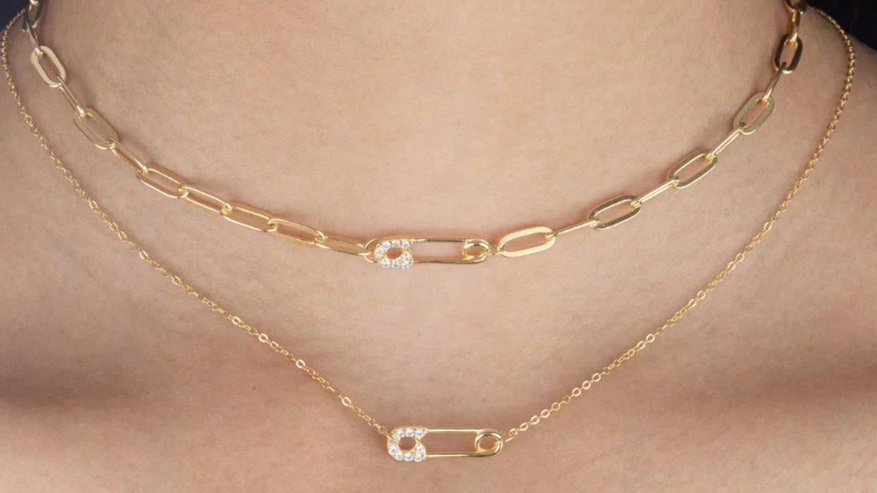 why young generation wear safety pin as necklace details behind safety pin accessory