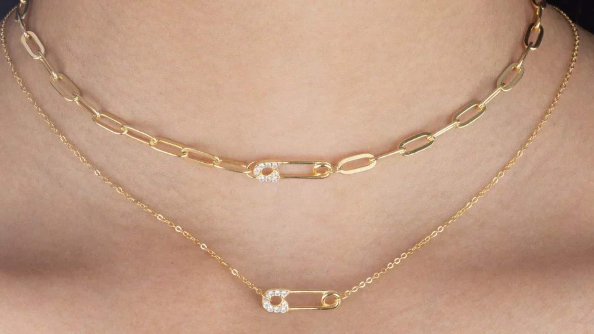 क्यों सेफ्टी पिन को ज्वेलरी की तरह पहन रहे हैं युवा?