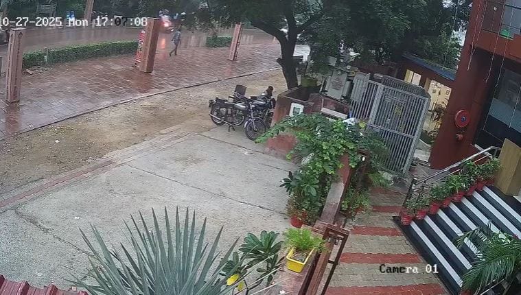 Tragic CCTV Footage: Farmer Dies After His Bike Slips in Rain Hit by Golf Cart Near Taj Mahal