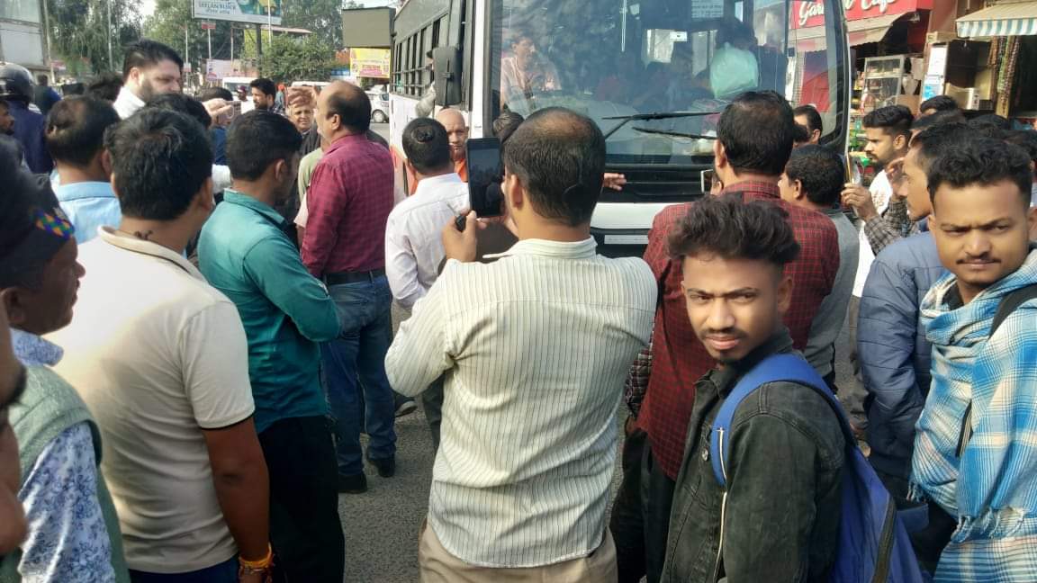 वाहनों का संचालन ठप