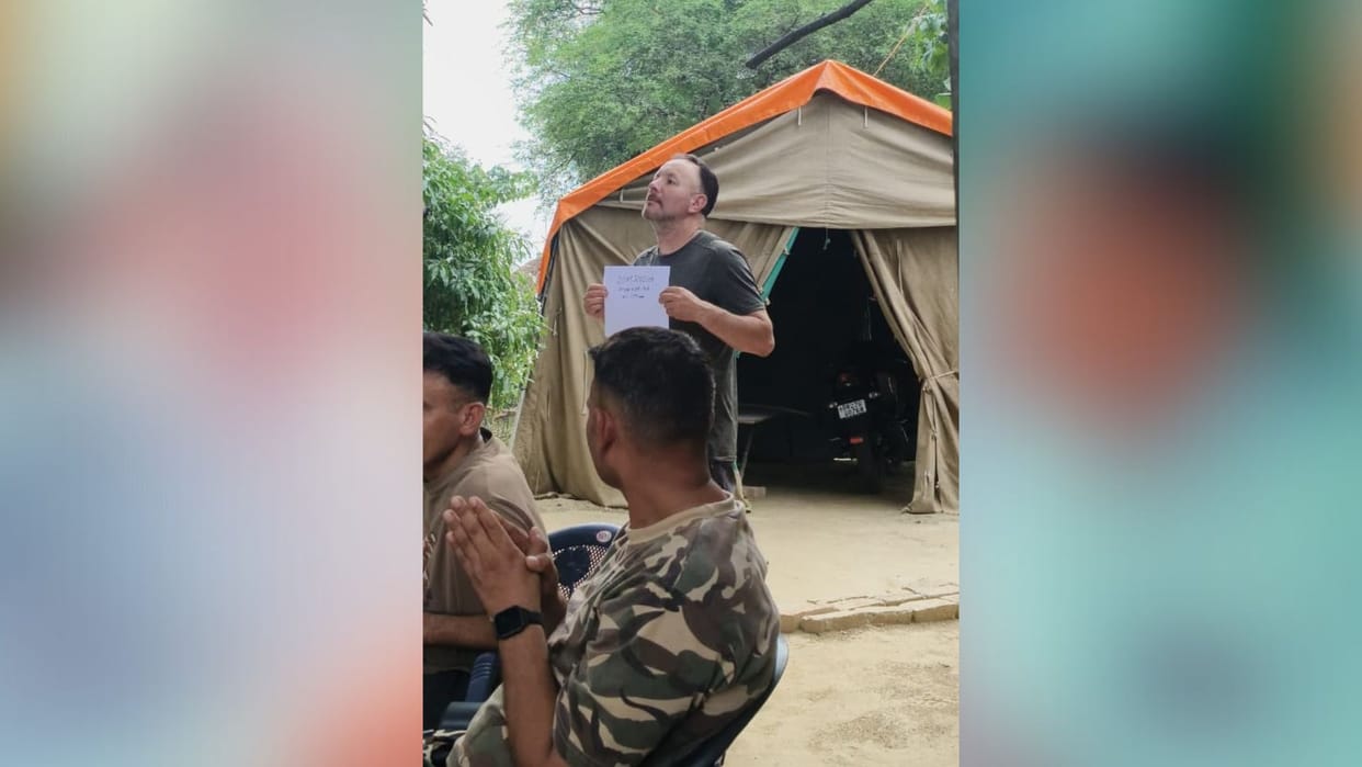 Bihar News: A South American national was apprehended at the Babhnauli SSB outpost