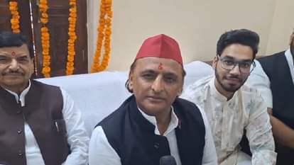 अखिलेश यादव