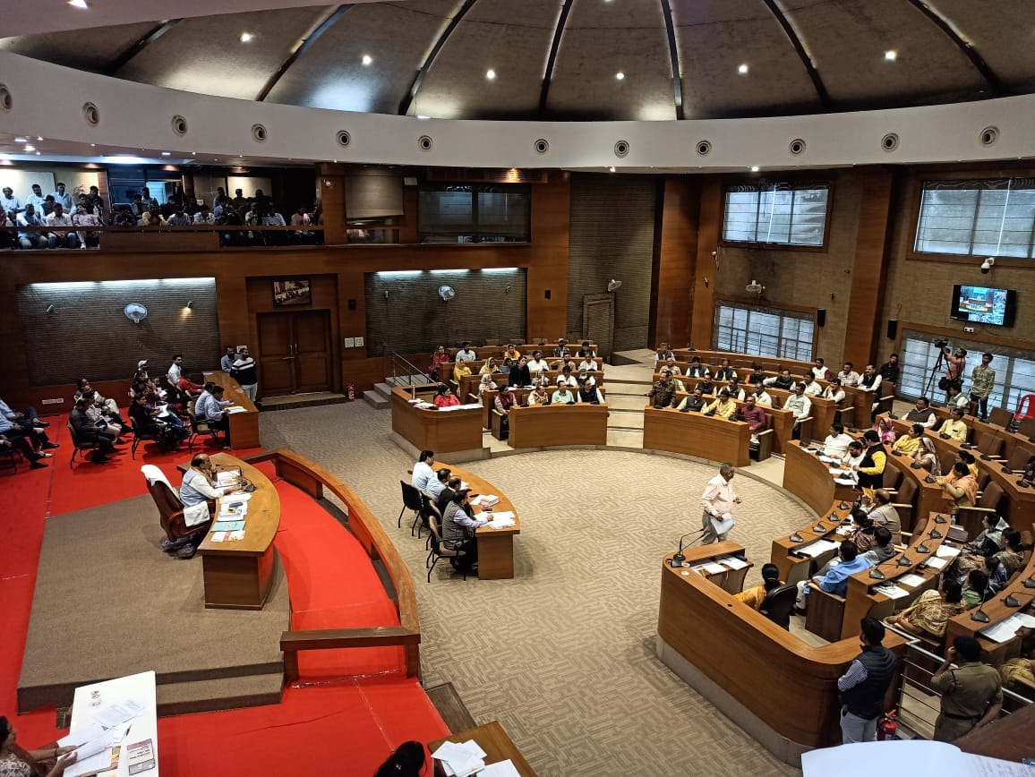Bhopal News: Uproar in Municipal Council meeting, opposition surrounds city government, Bandikheri project pas