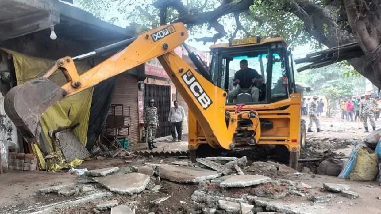 Municipal Corporation will run bulldozers on illegal shops if encroachment is not removed in Bareilly