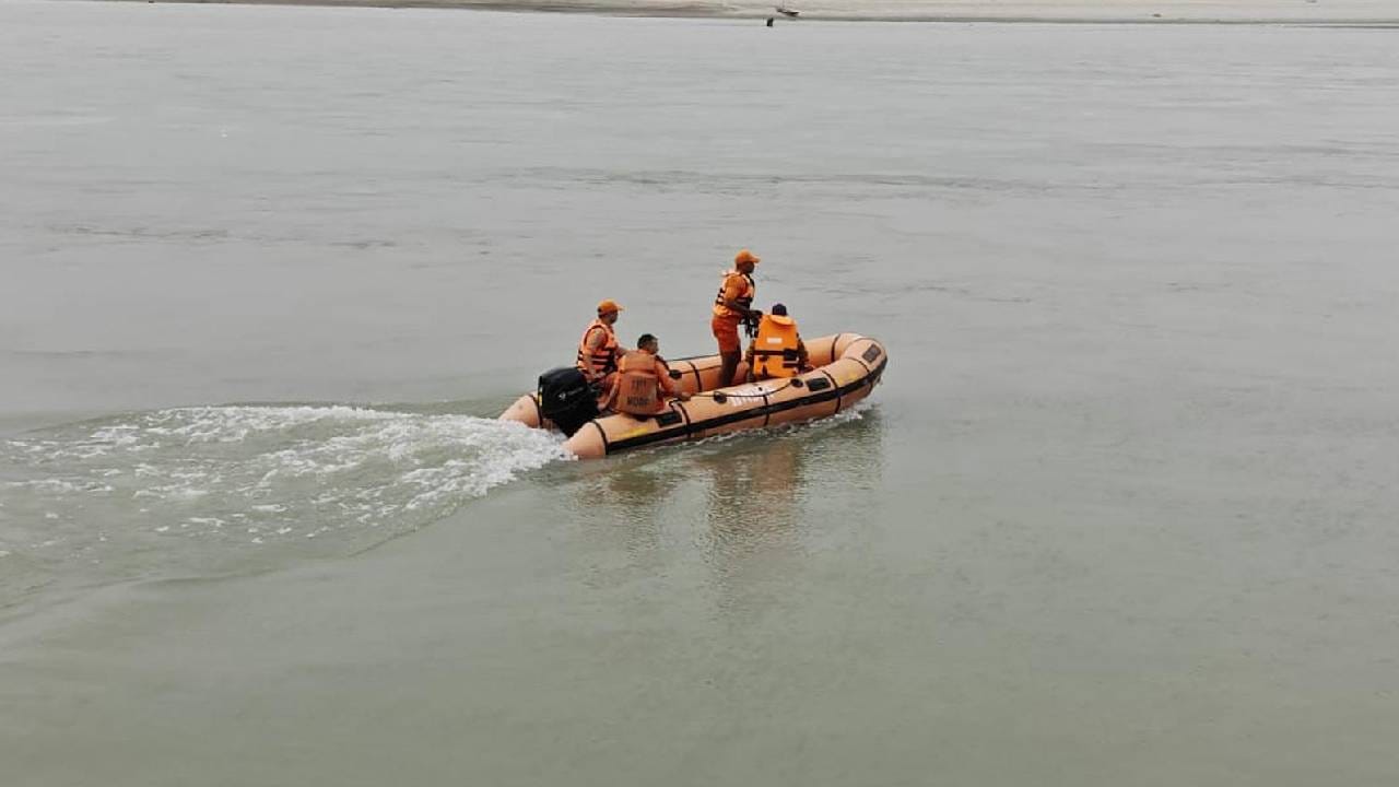 Bahraich boat accident Forest department survey 600 alligators river boat capsized family members sat bank all