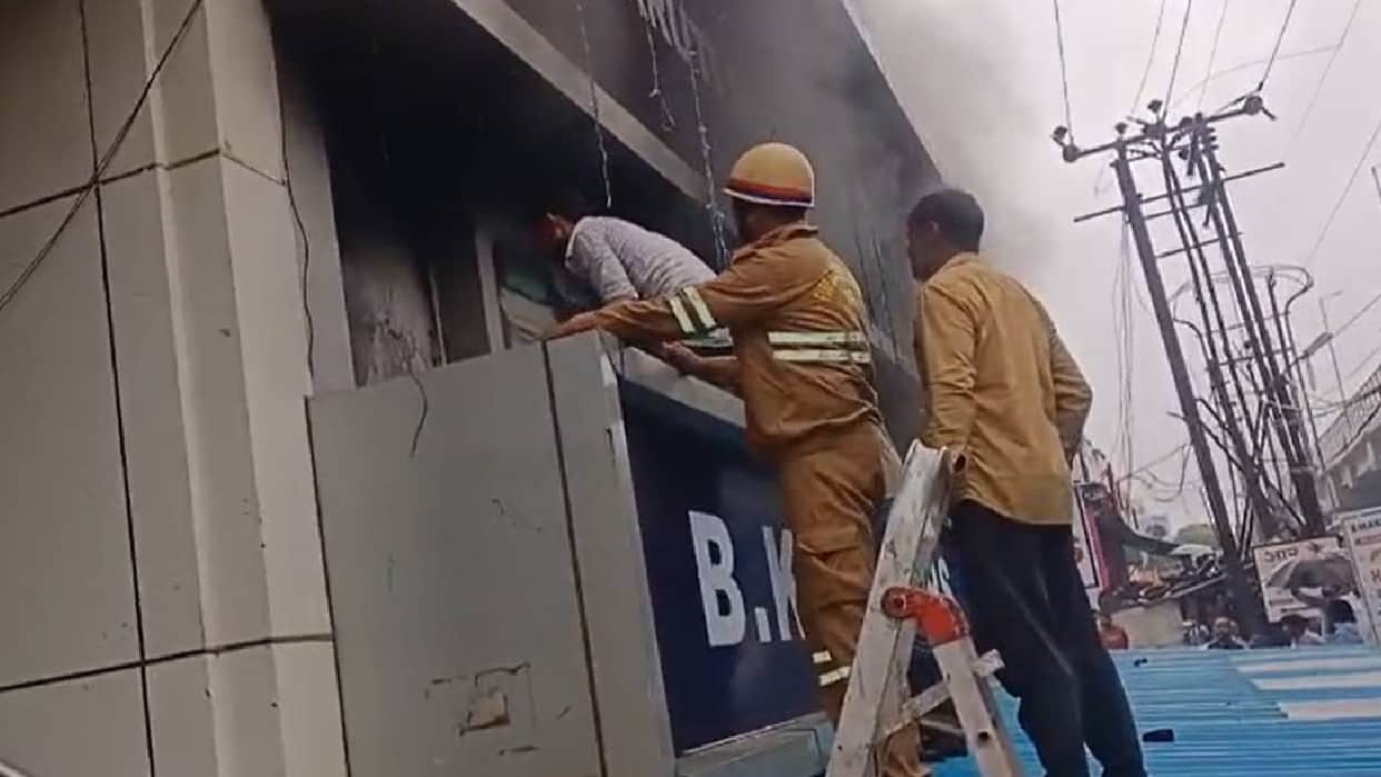 Lucknow: Several explosions occurred after the fire, sending residents fleeing after hearing the sound; invest
