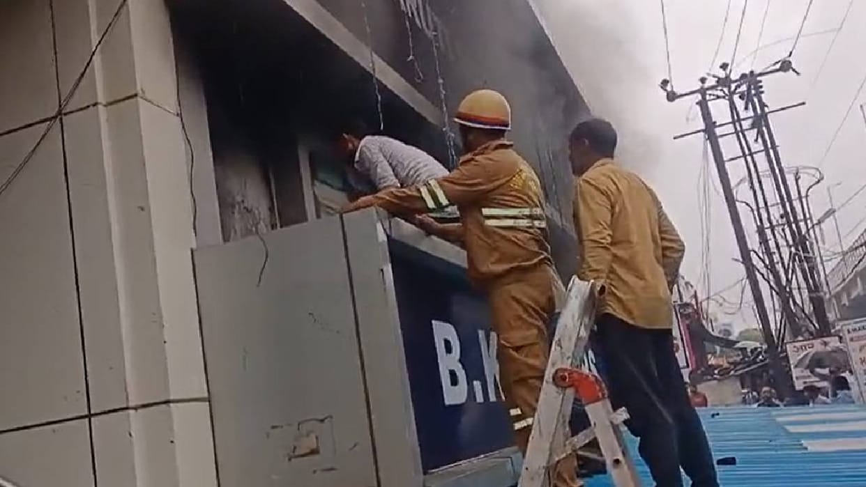 Lucknow: Several explosions occurred after the fire, sending residents fleeing after hearing the sound; invest