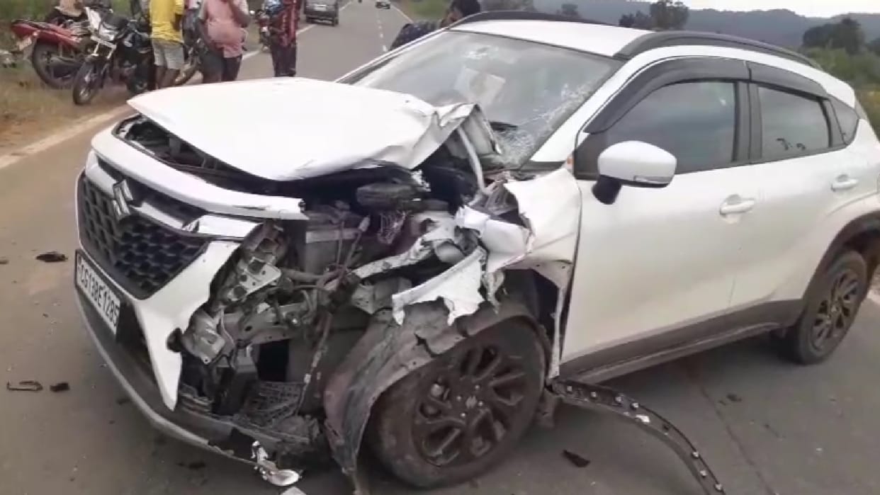 A speeding car crushed a bike rider and a woman walking on foot, three died tragically in Raigarh