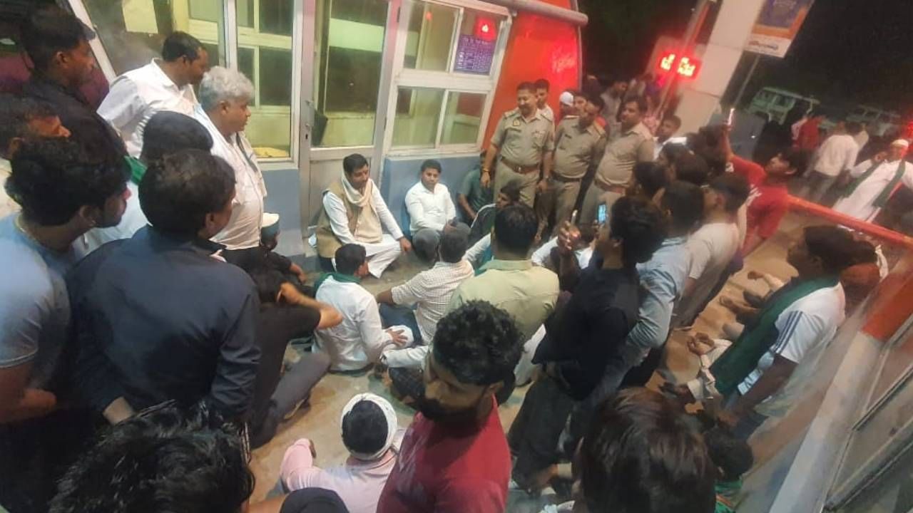 जेवर टोल प्लाजा पर हंगामा