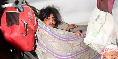 Kanpur Chhath festival ends people are returning trains on Delhi-Mumbai route are full RPF crowd control