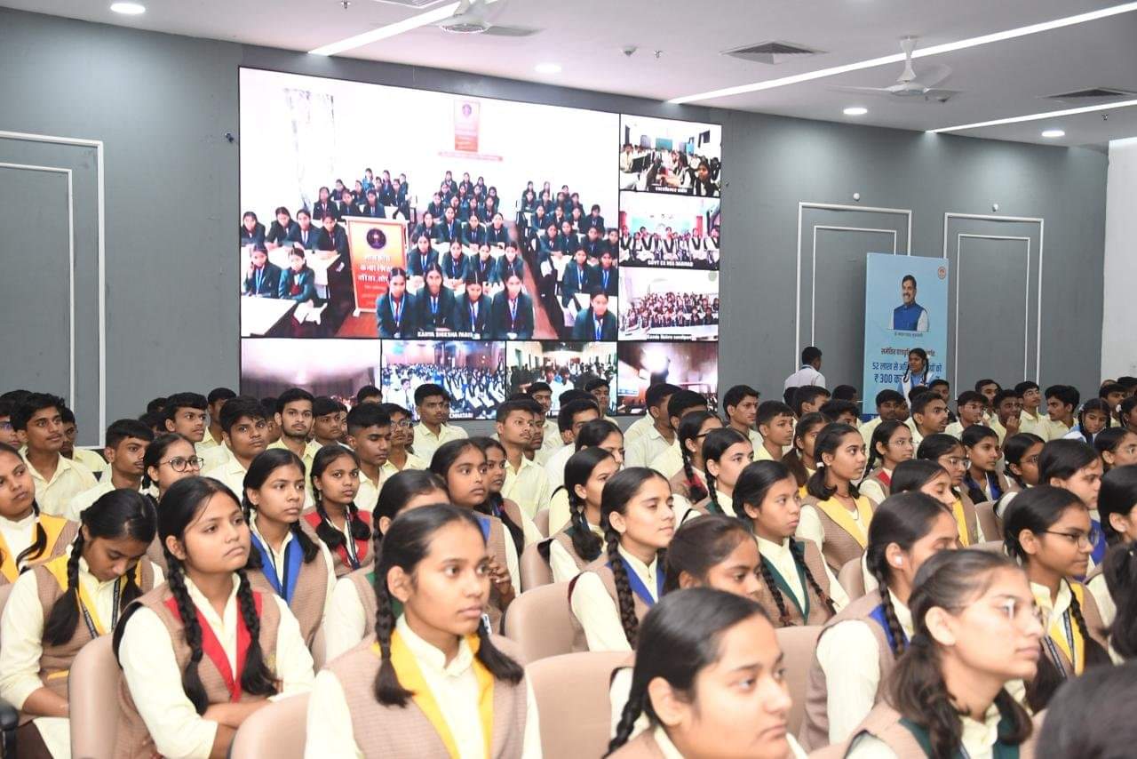 MP News: 303 crore rupees transferred to the accounts of 52 lakh students, CM says - there will be no shortage