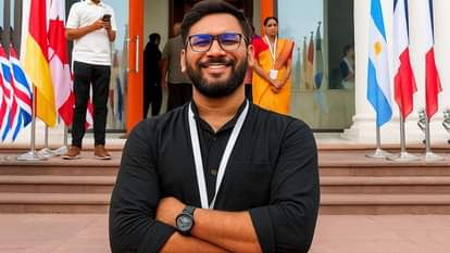 Divyansh, a student of Makhanlal University, had fallen in the space between two blocks. death