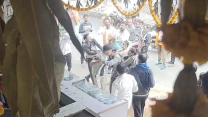 Jhansi: Traders clash with anti-encroachment squad