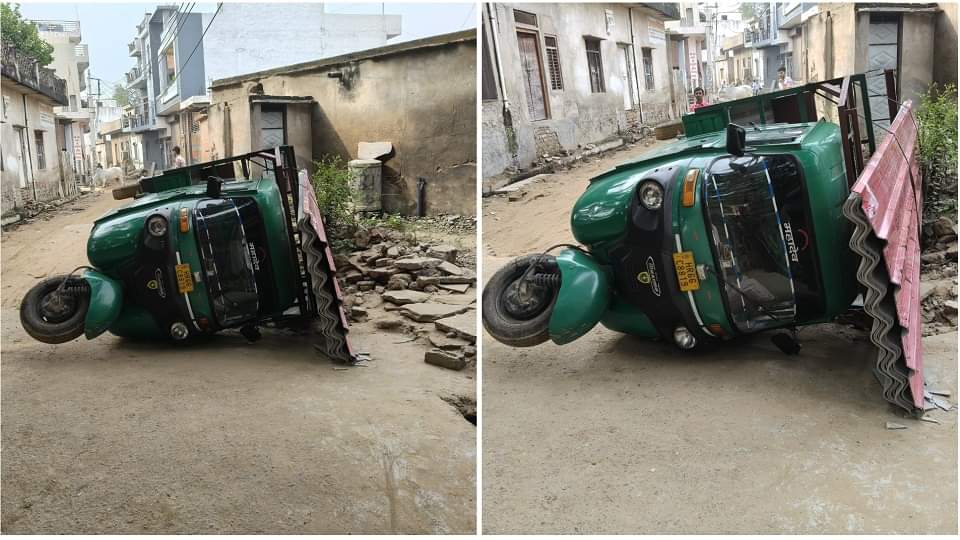 ऑटो के पलटने से बच्चे की मौत