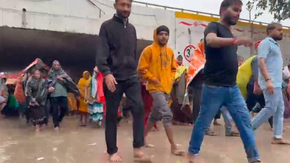 faith of Ram devotees overcame difficulties of 14-Kosi Parikrama Path amid rain In Ayodhya ATS also deployed
