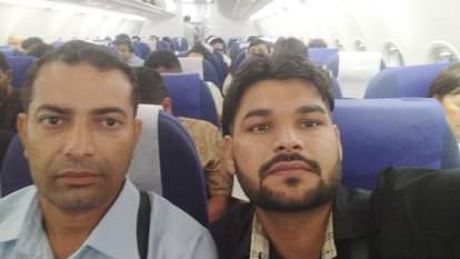 पवन और  ऋतिक ने फ्लाइट में बैठने पर ली थी सेल्फी