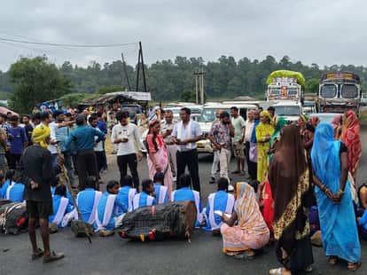 Angry villagers and school children blocked NH-30 over road accidents, demanding better road safety.