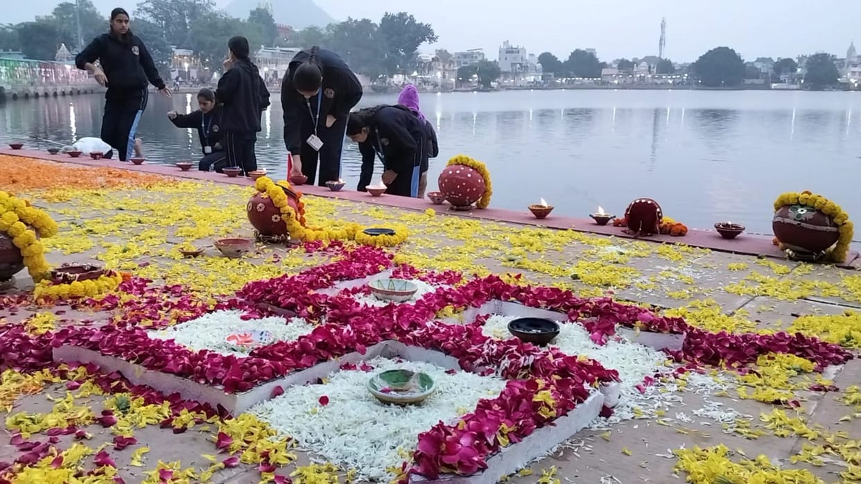 A grand aarti was organised at Pushkar Sarovar  grand fireworks display.