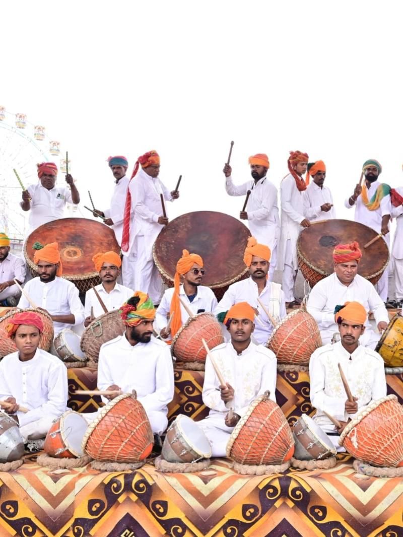 विश्व प्रसिद्ध अंतरराष्ट्रीय पुष्कर मेले का हुआ शुभारंभ, 101 नगाड़ों से बना विश्व रिकॉर्ड