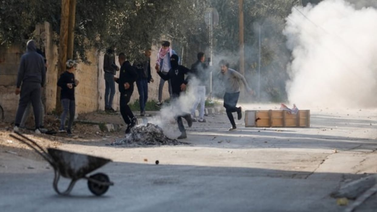 Israel has erected nearly 1,000 barriers in the West Bank during the war in Gaza, group says