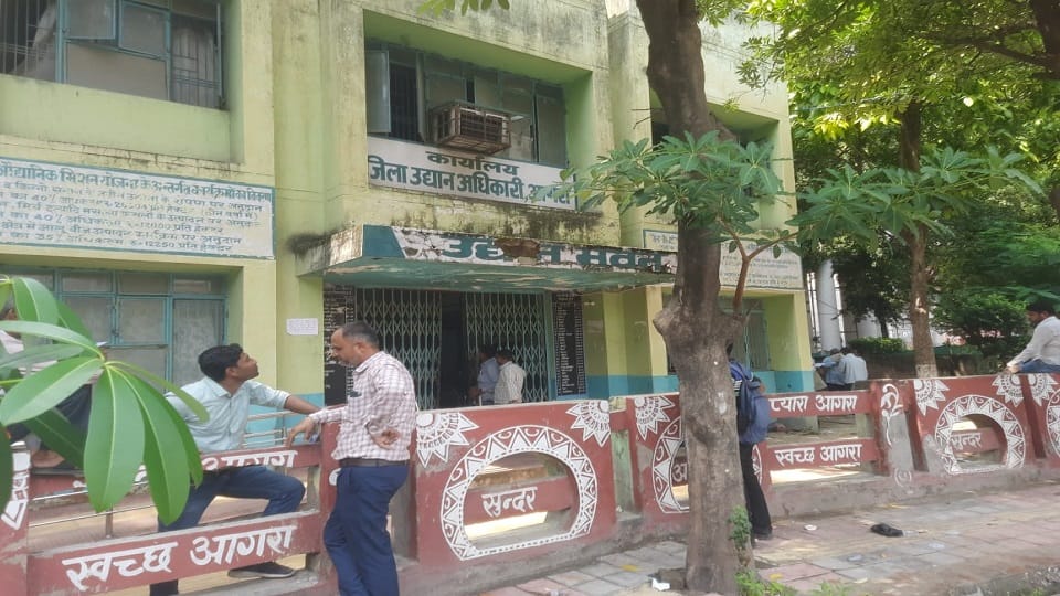Farmers kept wandering for seeds at center even on second day