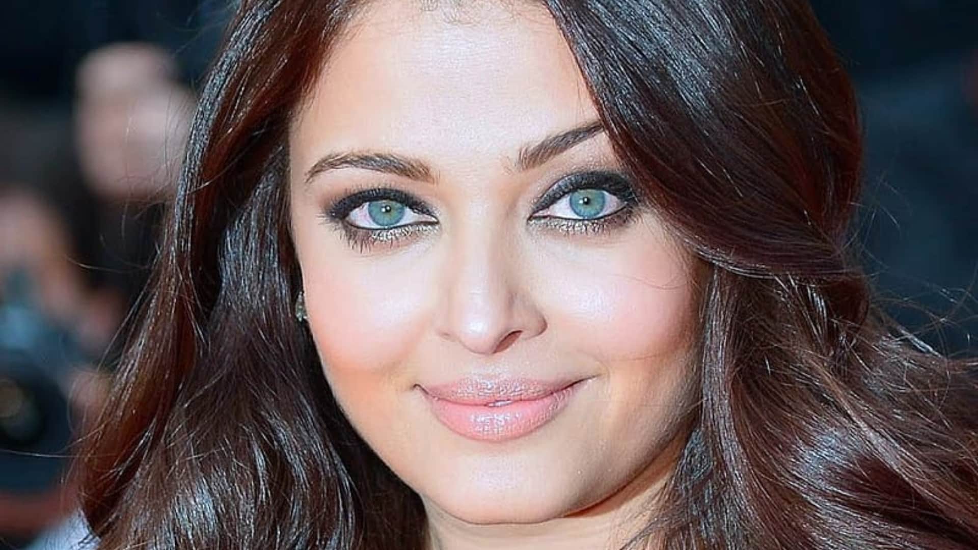 Aishwarya Rai Bachchan celebrates her 52th birthday on 1st november know her movies and networth