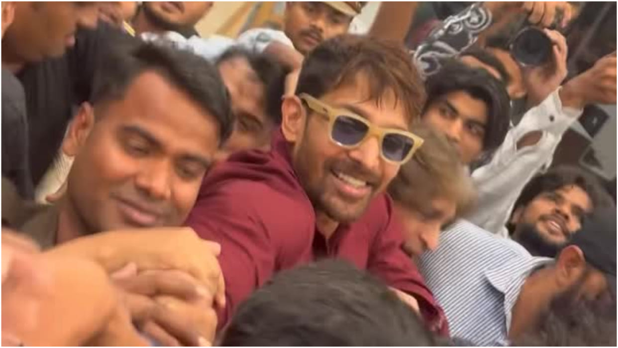 Harshvardhan Rane Viral Video From Lucknow Ek Deewane Ki Deewaniyat Fame Actor Mob By Fans He Says Its Love