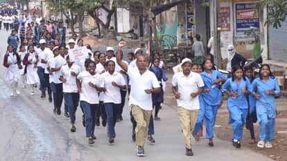 youths ran to spread the message of patriotism on Sardar Pate birth anniversary in Jagdalpur