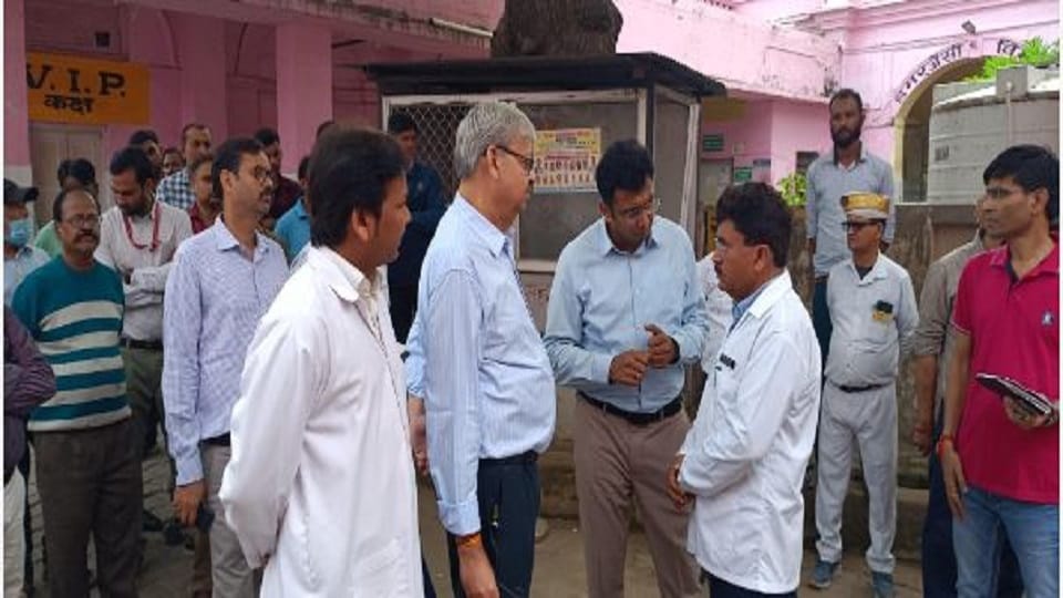 District Magistrate inspected district Hospital in Agra
