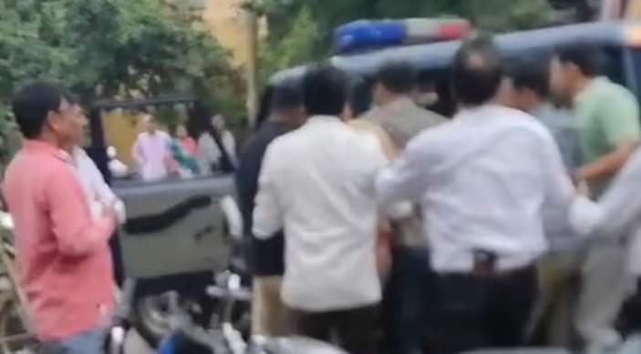 Kanpur court uproar Police scuffled with debarred lawyer over his arrest slapped head constable FIR registered