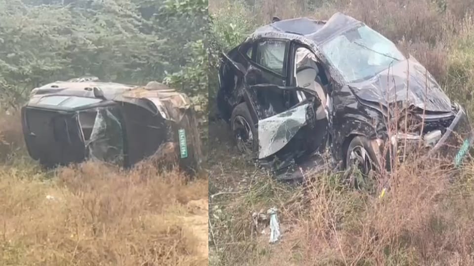 Two electric vehicles met with accident in Bathinda see video