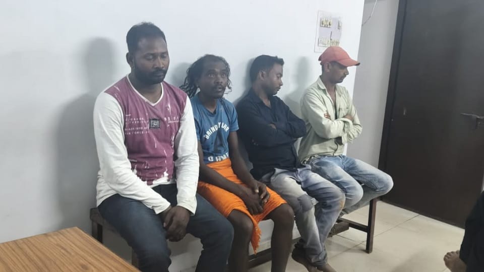 पुलिस की गिरफ्त में आरोपी