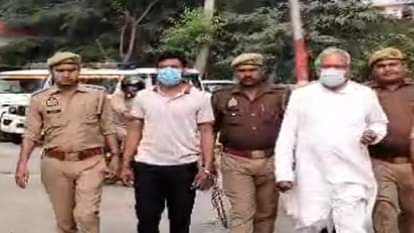 पुलिस की गिरफ्त में दोनों आरोपी।