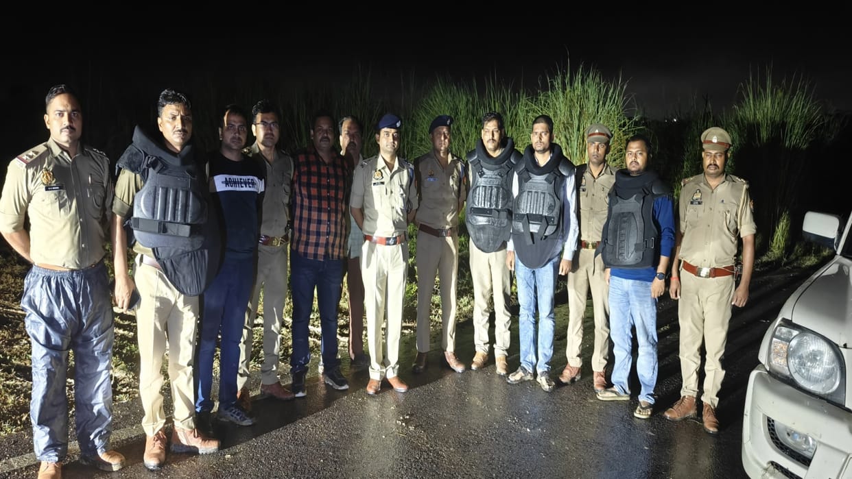 Faisal alias Kale, involved in the Ravendra murder case, arrested in a police encounter; injured by a bullet