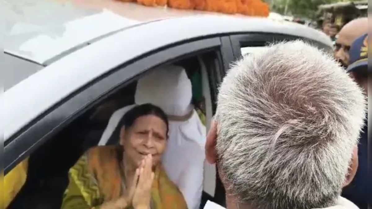 Bihar election 2025 rabri devi confronted by voter said you treat raghopur like step son