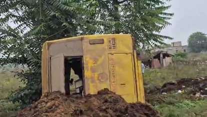 Karauli News: Chaos as School Bus Overturns, Several Students Injured; Speeding Blamed for Accident