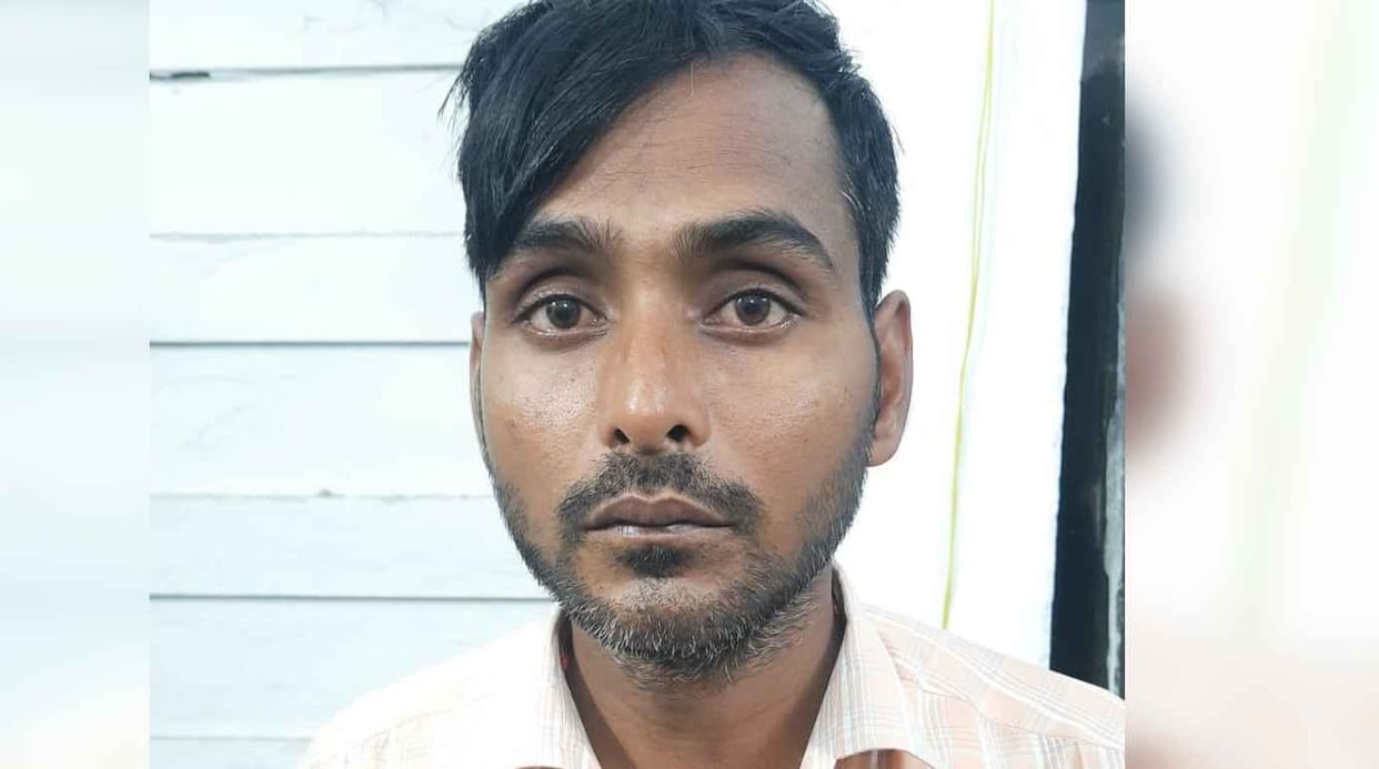 vigilance team caught accountant of Bisalpur taking  bribe of 10 thousand rupees