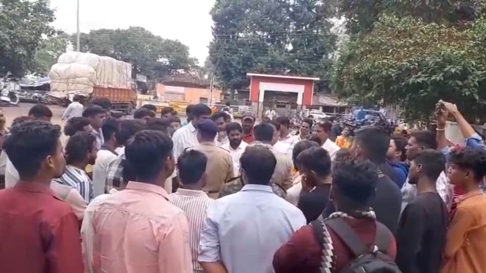 case of abusing Baba Guru Ghasidas has sparked outrage among the Satnami community in Dhamtari