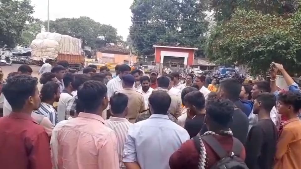 case of abusing Baba Guru Ghasidas has sparked outrage among the Satnami community in Dhamtari