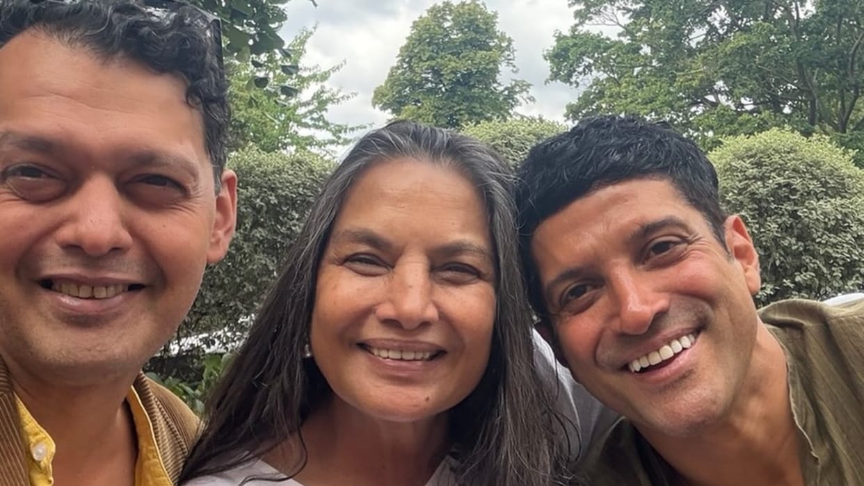 shabana azmi share selfie with farhan akhtar and nephew sagar