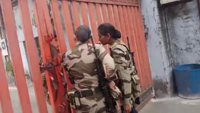 धामपुर चीनी मिल में आयकर का छापा