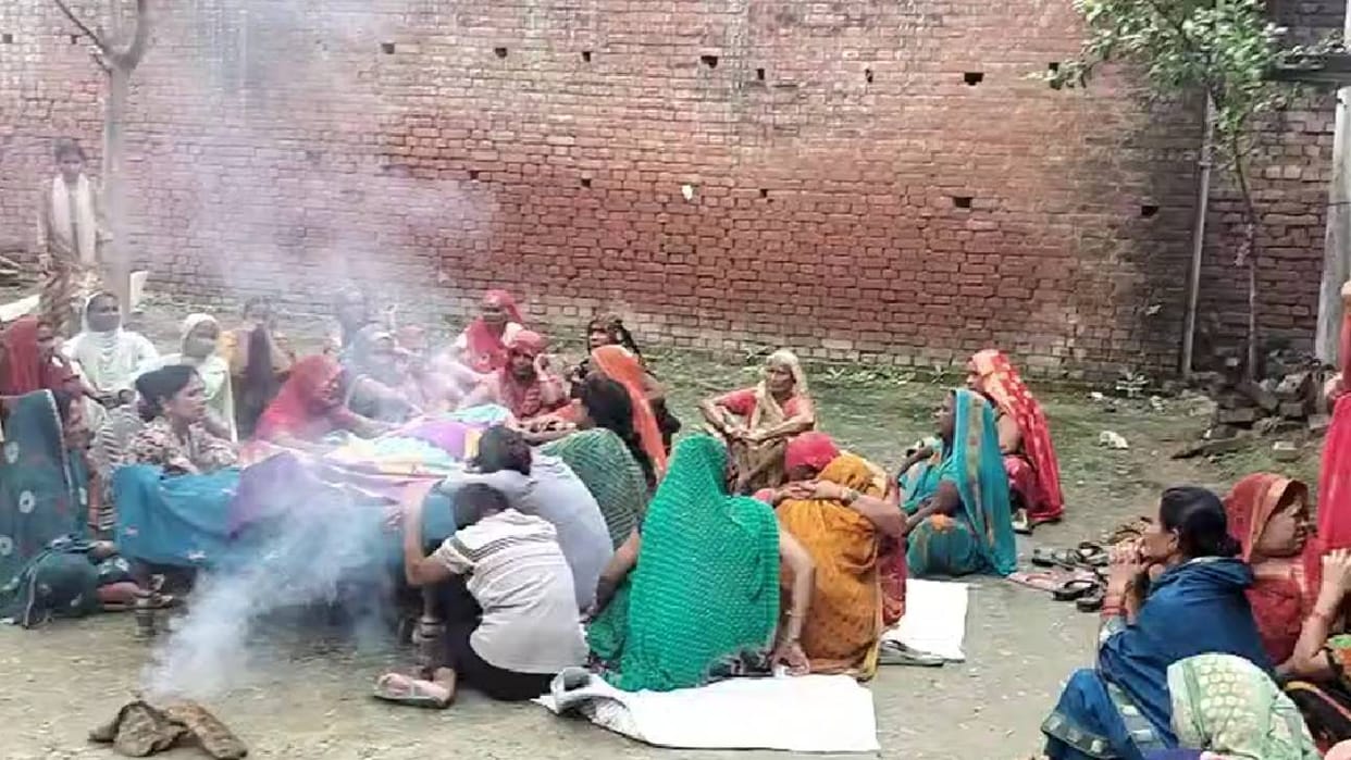Amethi: A neighbour, along with his sons, beat a young man to death; the family made this demand to the police