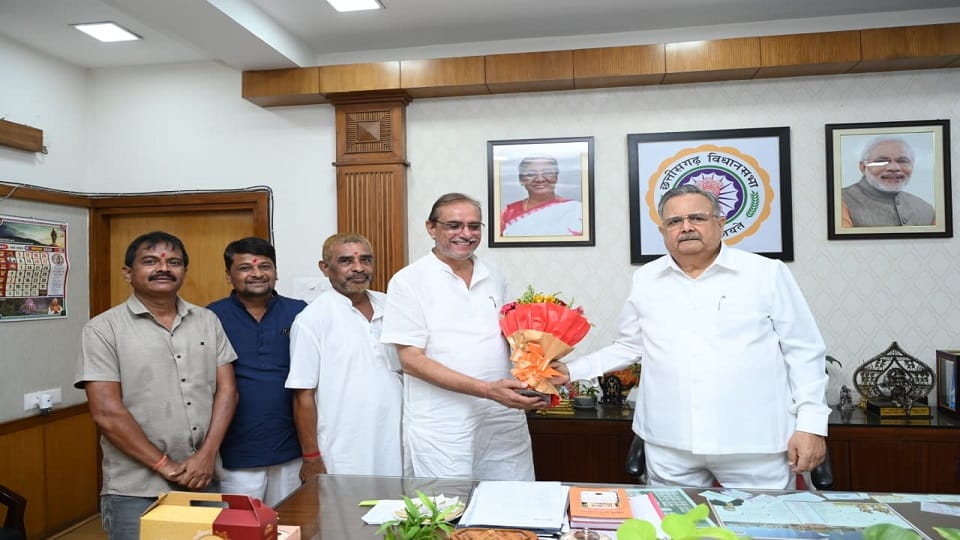 Yagyadutt Sharma met senior BJP leaders meeting for the first time after appointment in Balod
