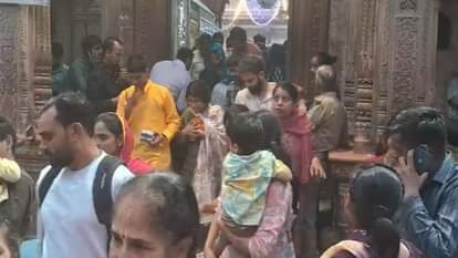 बांकेबिहारी मंदिर।