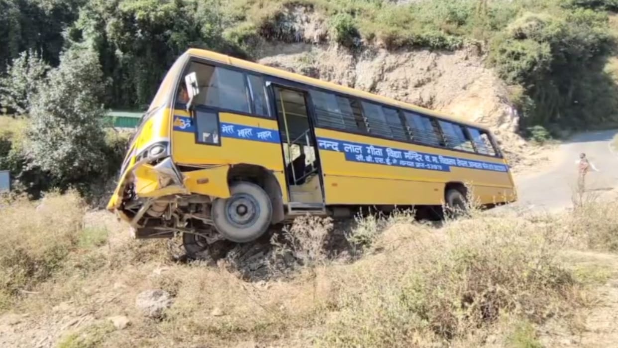 himachal: The brakes of a bus carrying school children to Ashwani Khad failed,  driver saved everyone's lives.