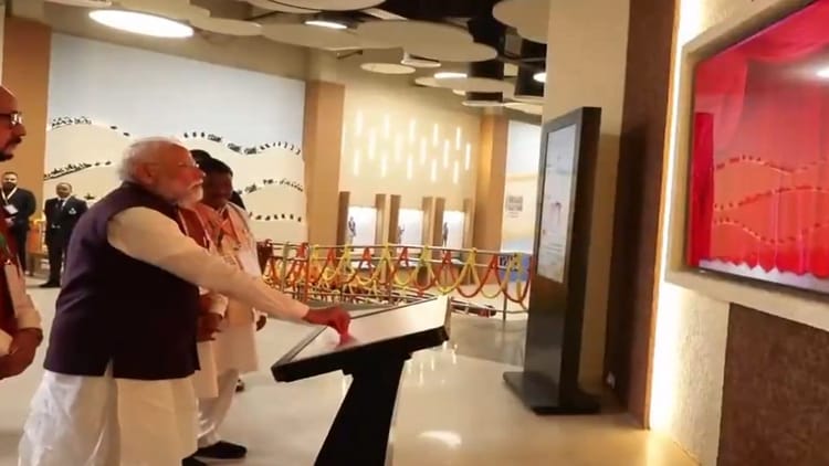 PM Modi in Raipur LIVE: पीएम बोले- ऑपरेशन सिंदूर में तोड़ी आतंकियों की कमर, विजय के गर्व से भरा है देश