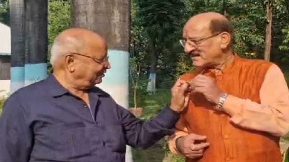 Leaders of the ruling and opposition parties are constantly targeting each other in uttarakhand