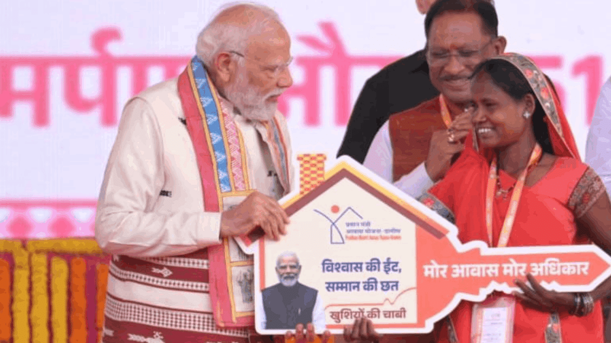PM Modi performed Griha Pravesh ceremony for 3.51 lakh beneficiaries pradhan Mantri Awas Yojana Silver Jubilee