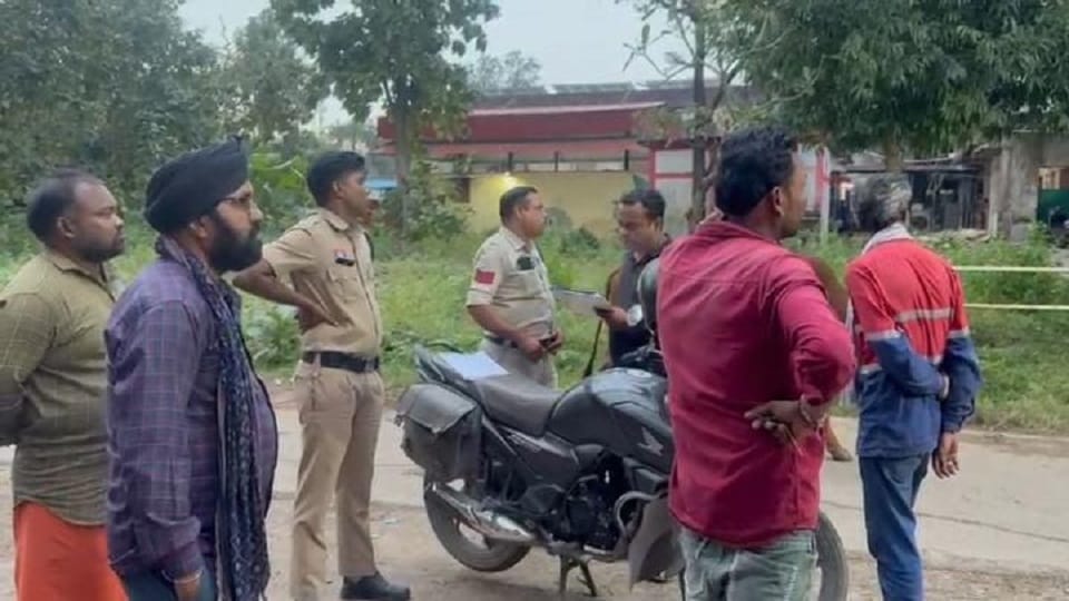 Accident at Sai Govind Transport Company employee electrocuted to death family informed late in Korba