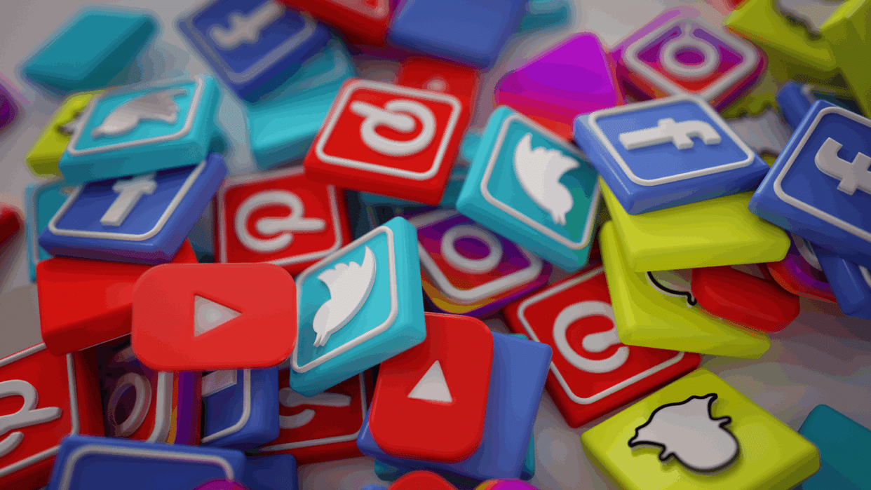 Husband and wife quarrel over tea families are breaking status on social media